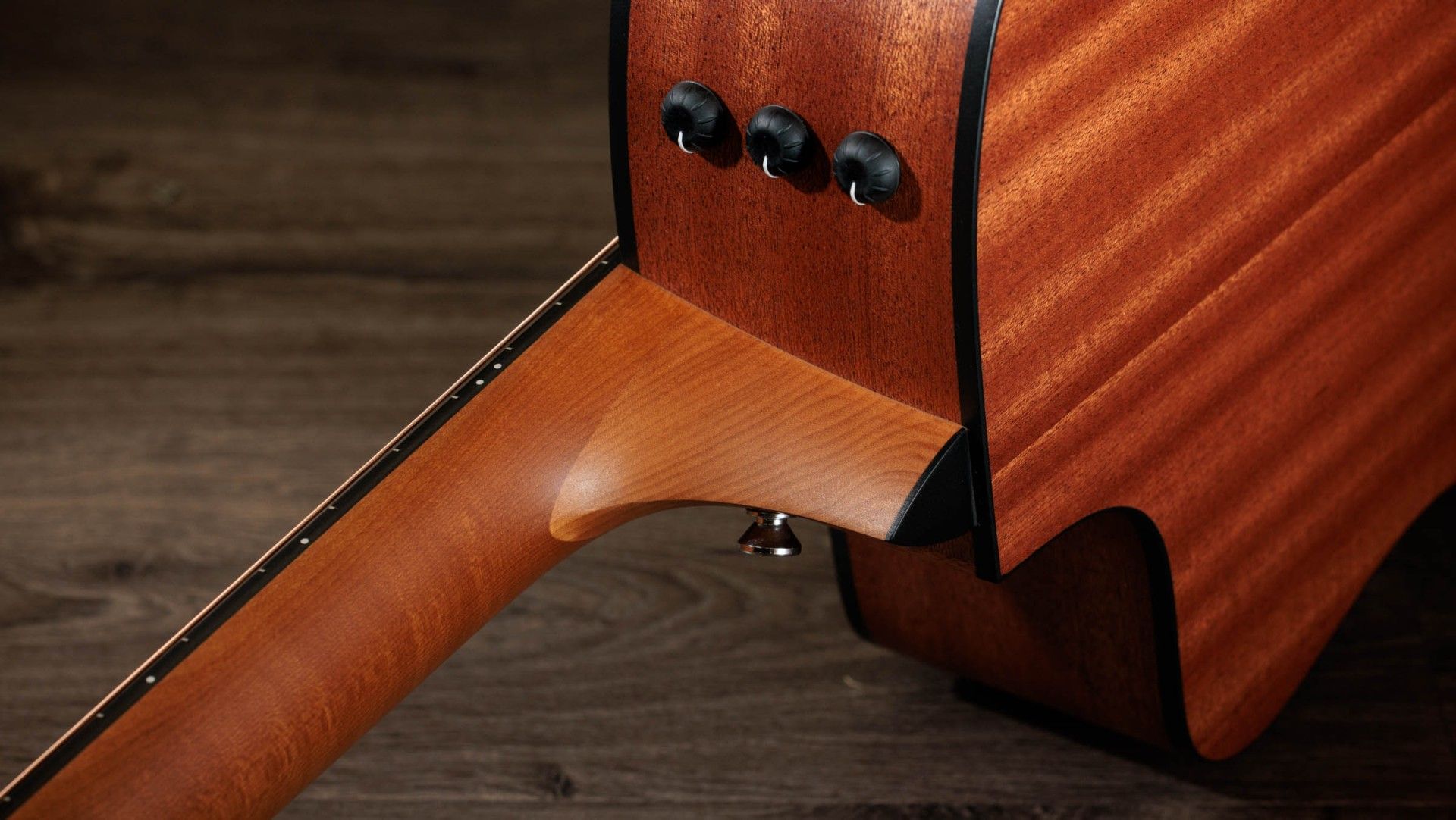 TAYLOR 114ce Sapele/Spruce TAYLOR 114ce Sapele/Spruce
