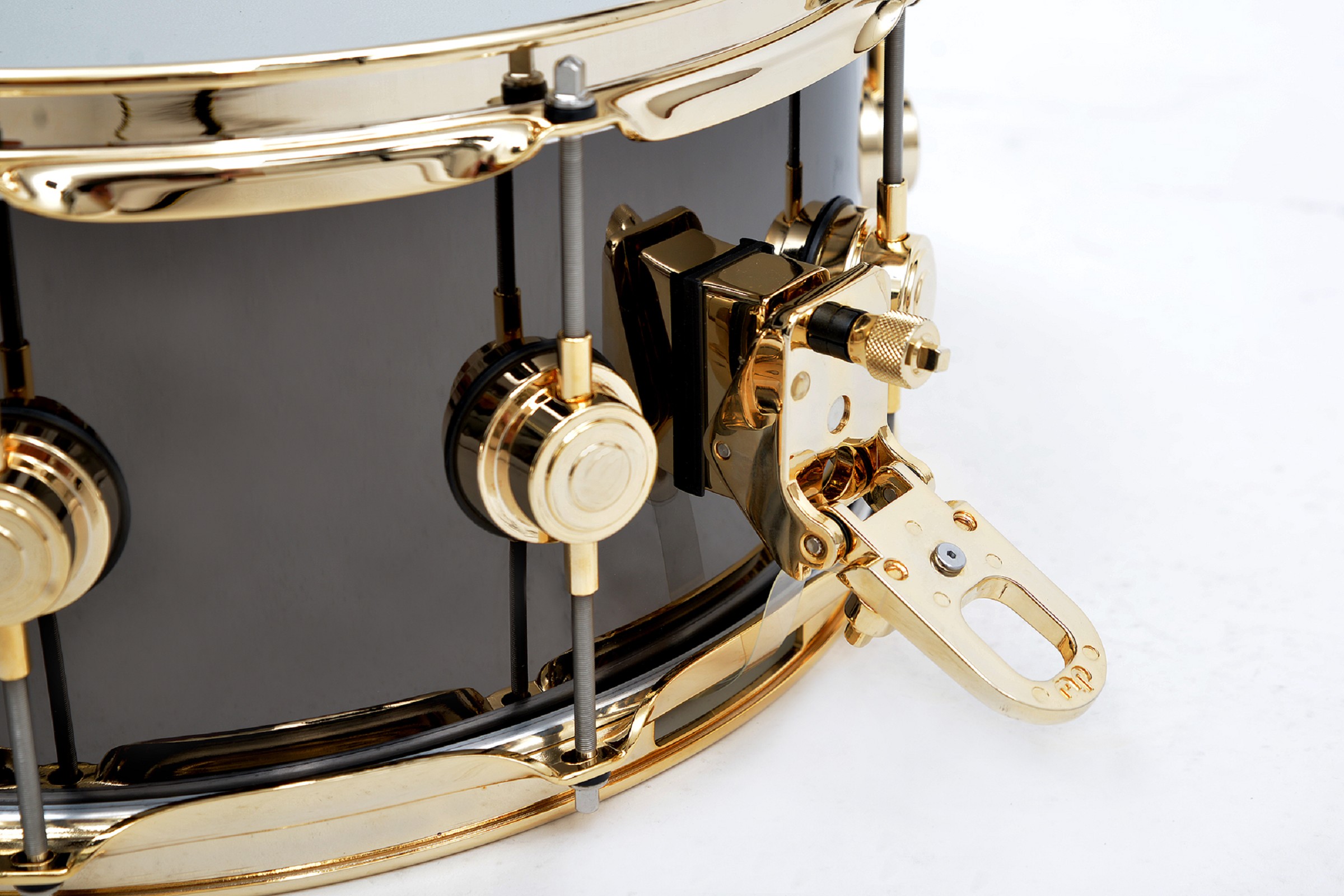 dw Snare 14x6,5 Black Nickel Over Brass Gold HDWR