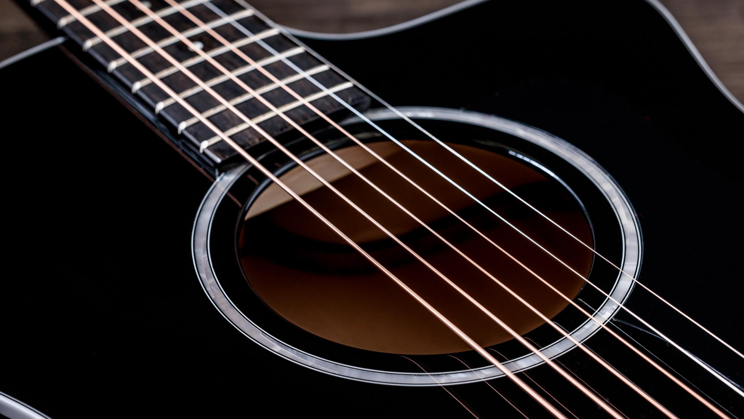 TAYLOR 214ce-BLK Plus TAYLOR 214ce-BLK Plus
