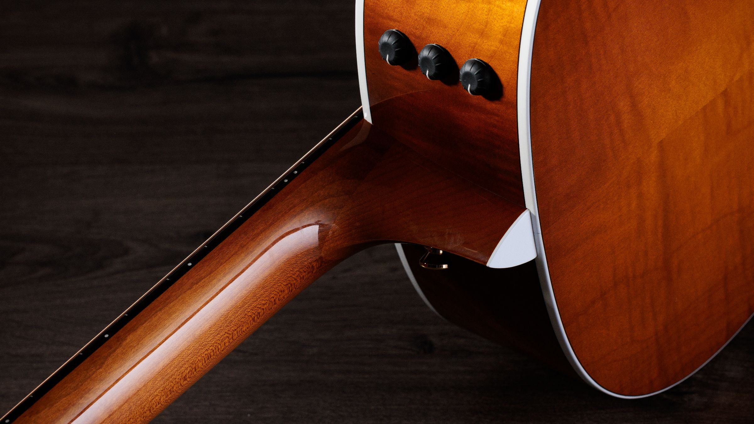 TAYLOR 217e Plus Special Editon Honeyburst