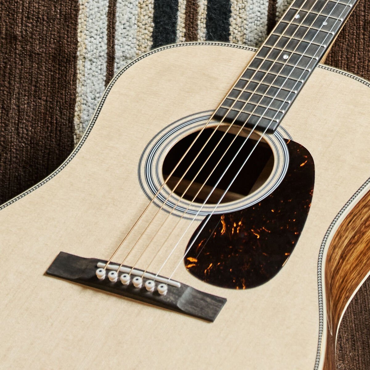 MARTIN GUITARS O'ahu HG-28 MARTIN GUITARS O'ahu HG-28