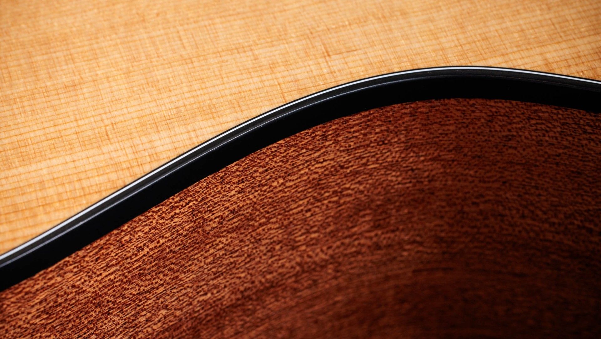 TAYLOR 114ce Sapele/Spruce TAYLOR 114ce Sapele/Spruce