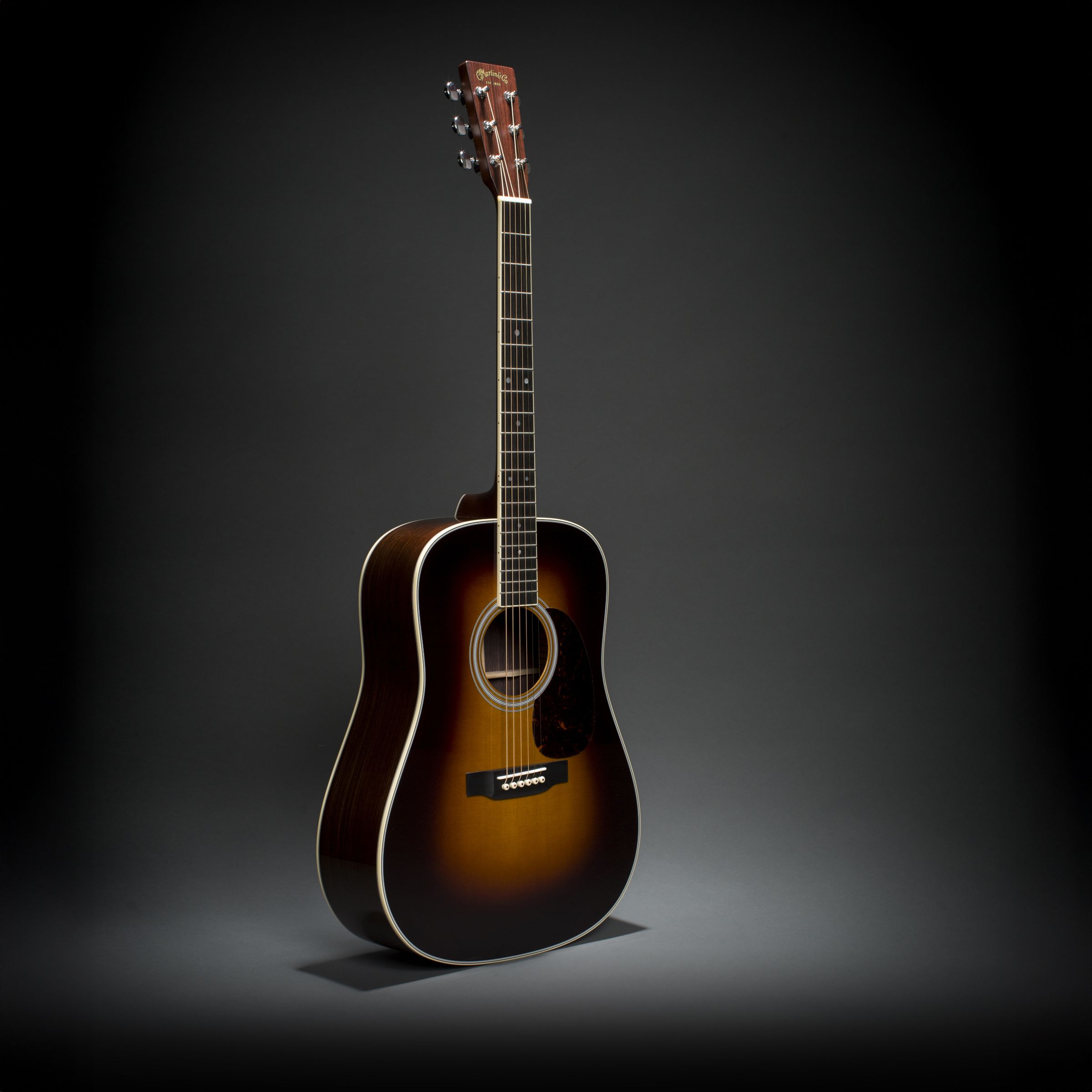 MARTIN GUITARS D-35 with 1935 Sunburst MARTIN GUITARS D-35 with 1935 Sunburst