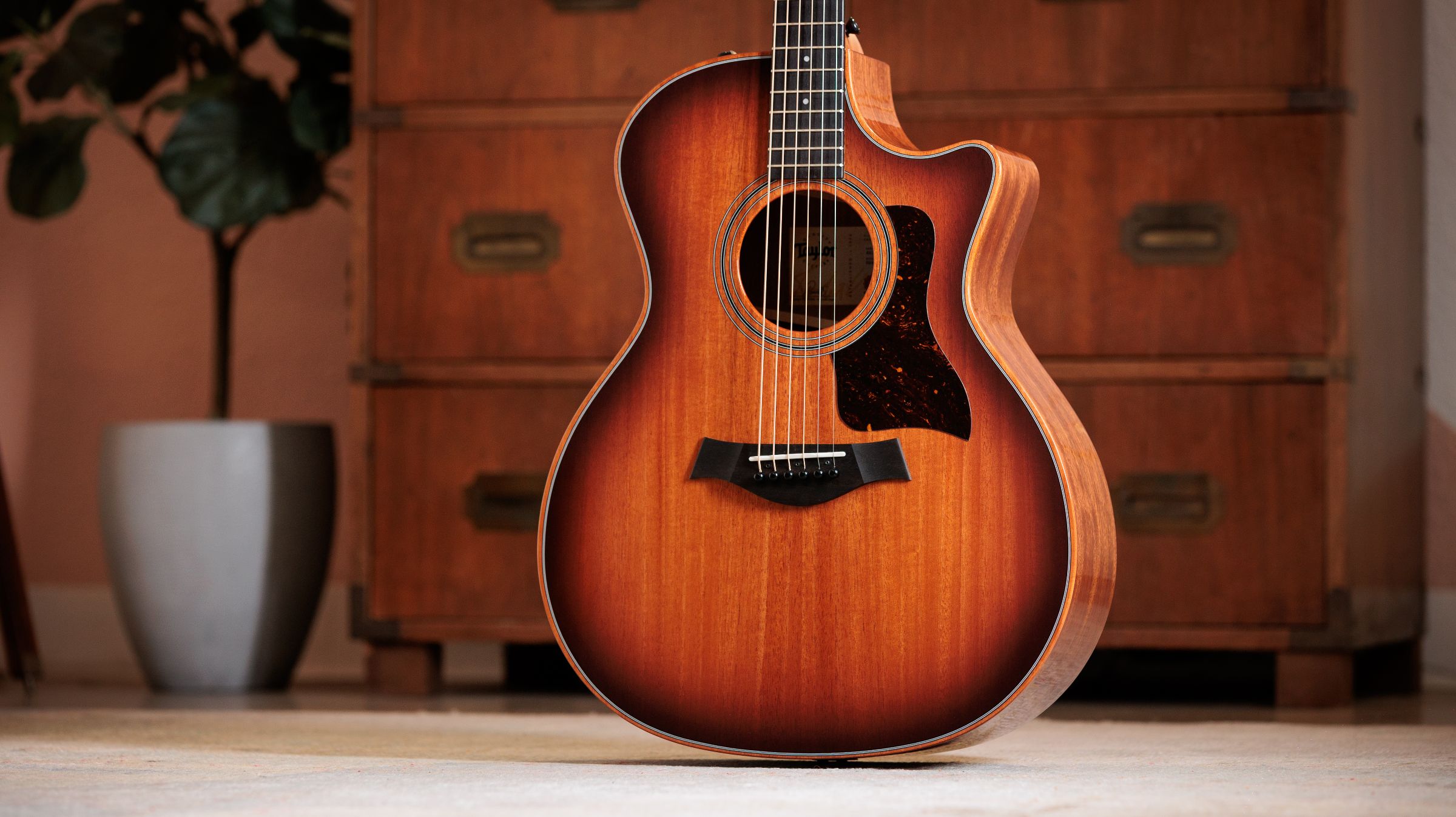 TAYLOR 324ce Studio Special Edition,Sapele/Maho,SEB Top