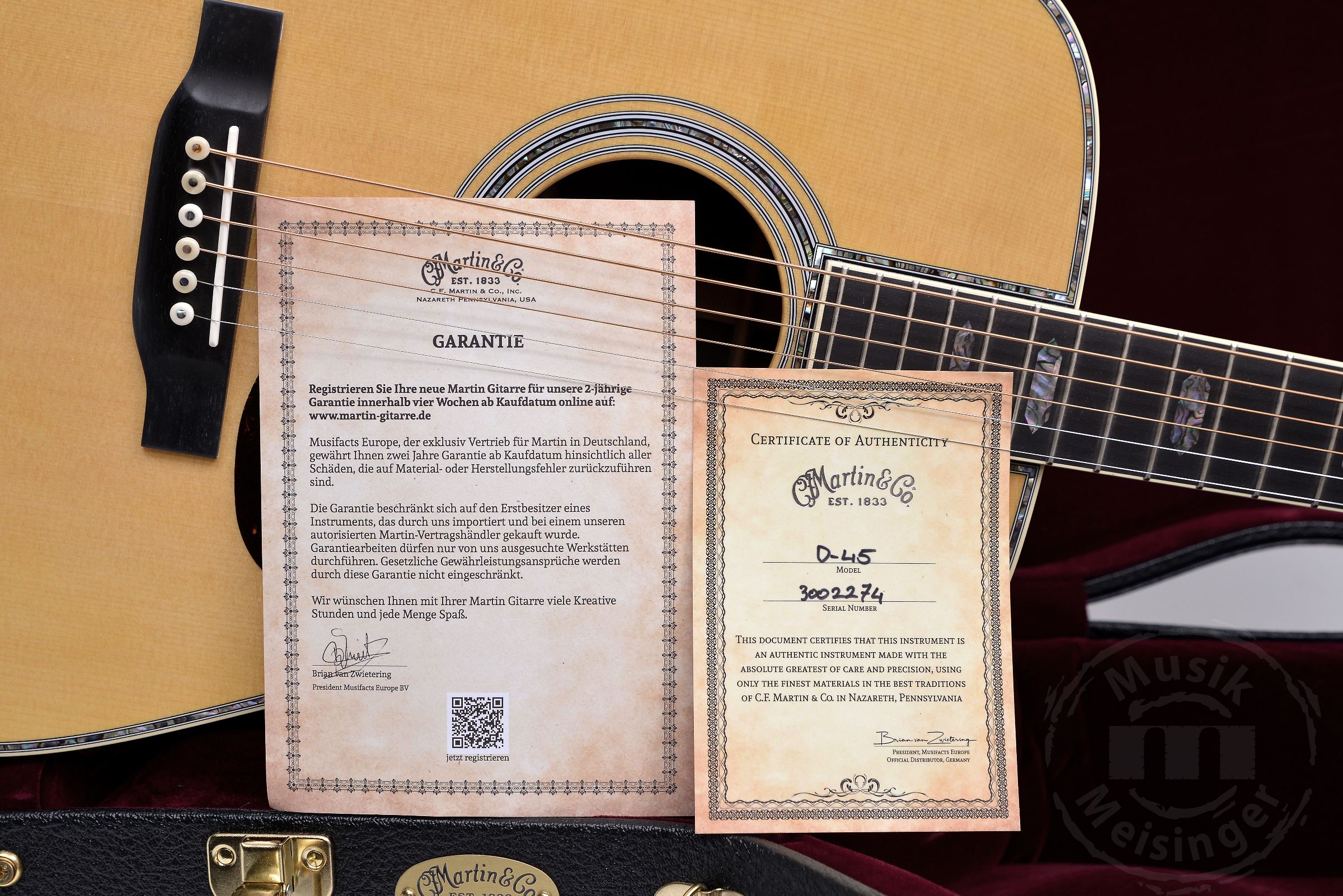 MARTIN GUITARS D-45