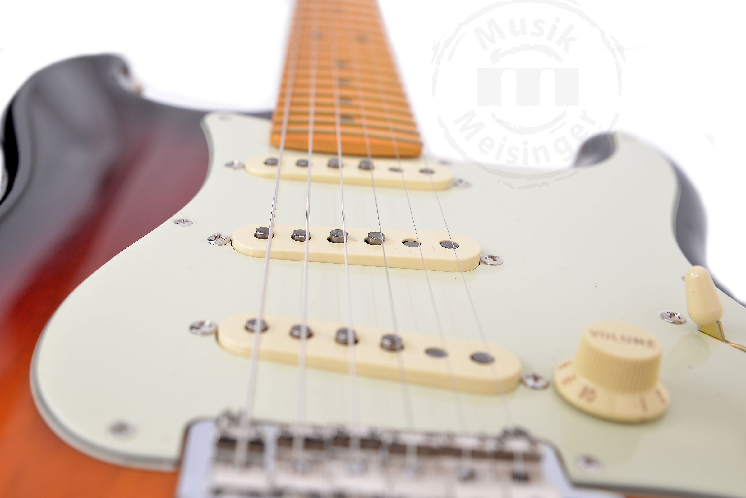 FENDER DE AM PRO II STRAT V MN 3TSB