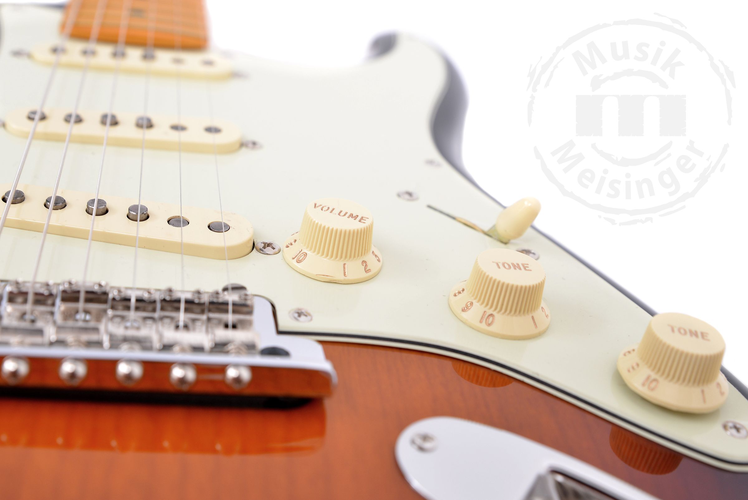 FENDER DE AM PRO II STRAT V MN 3TSB