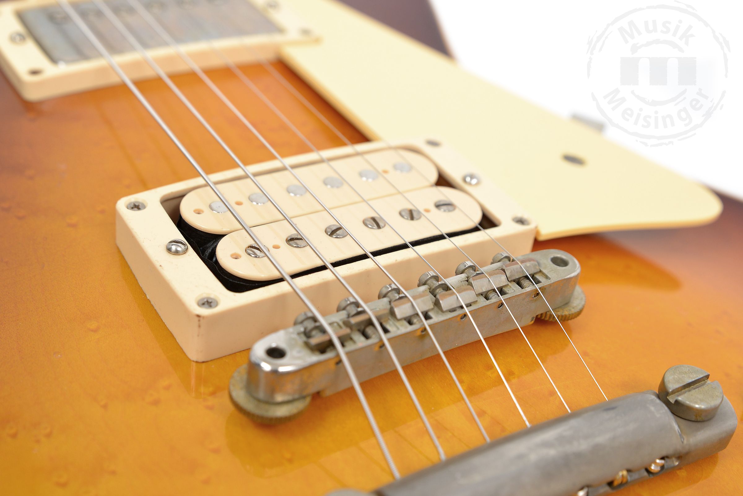 GIBSON Custom LE 1959 Les Paul Standard Reissue with Birdseye Maple Top, Light Aged, Peach Tea Burst