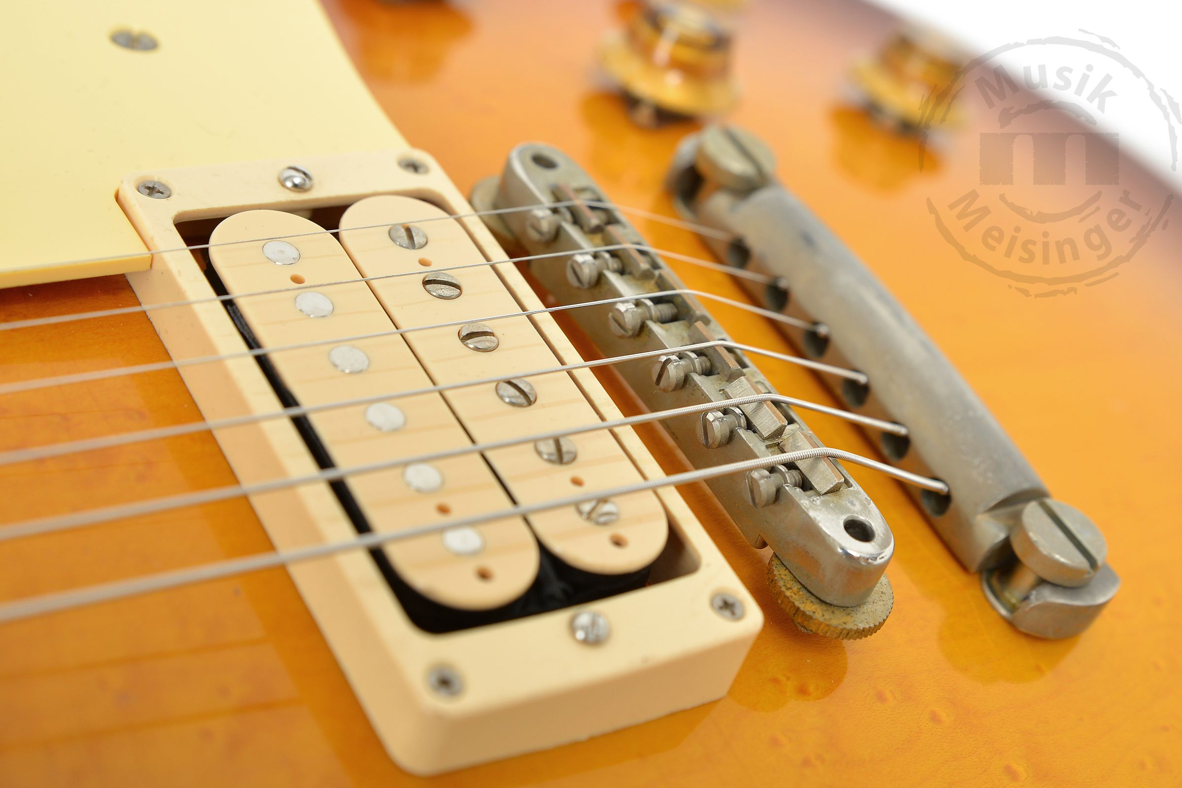 GIBSON Custom LE 1959 Les Paul Standard Reissue with Birdseye Maple Top, Light Aged, Peach Tea Burst