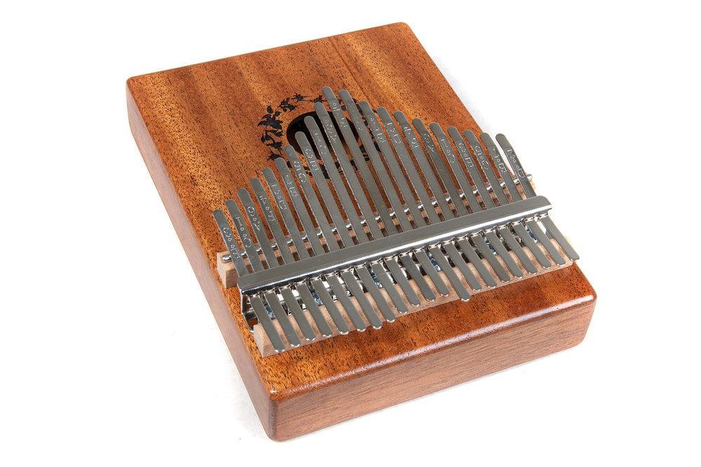 GEWA Kalimba Pianoforte A Pollice, Piccola, Mogano, 8 Canne In Acciaio, Accordabile