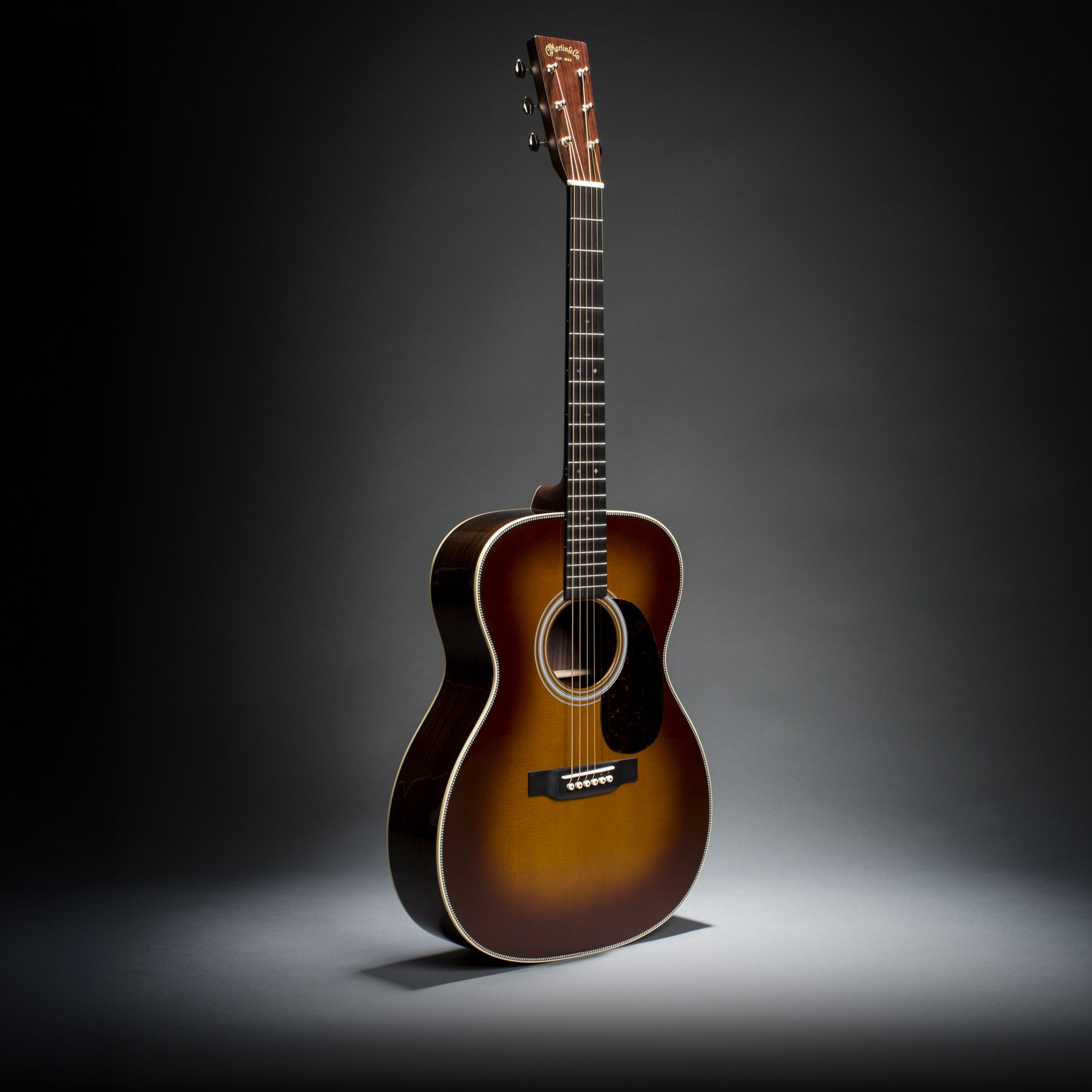MARTIN GUITARS 000-28 with 1933 Ambertone MARTIN GUITARS 000-28 with 1933 Ambertone
