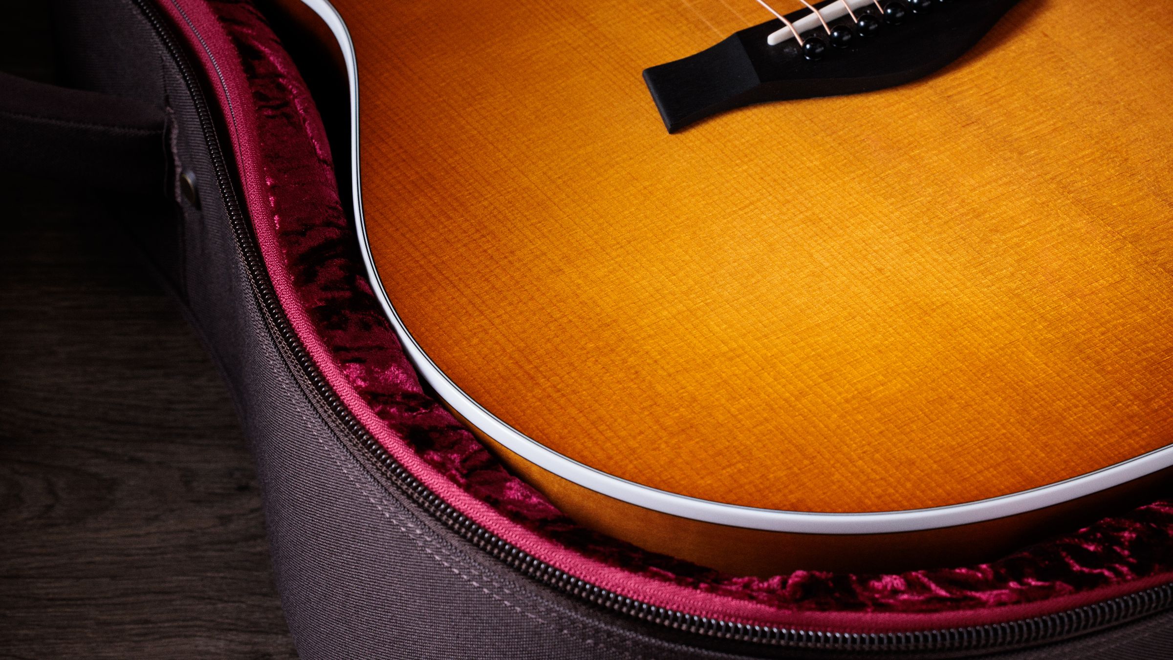 TAYLOR 217e Plus Special Editon Honeyburst