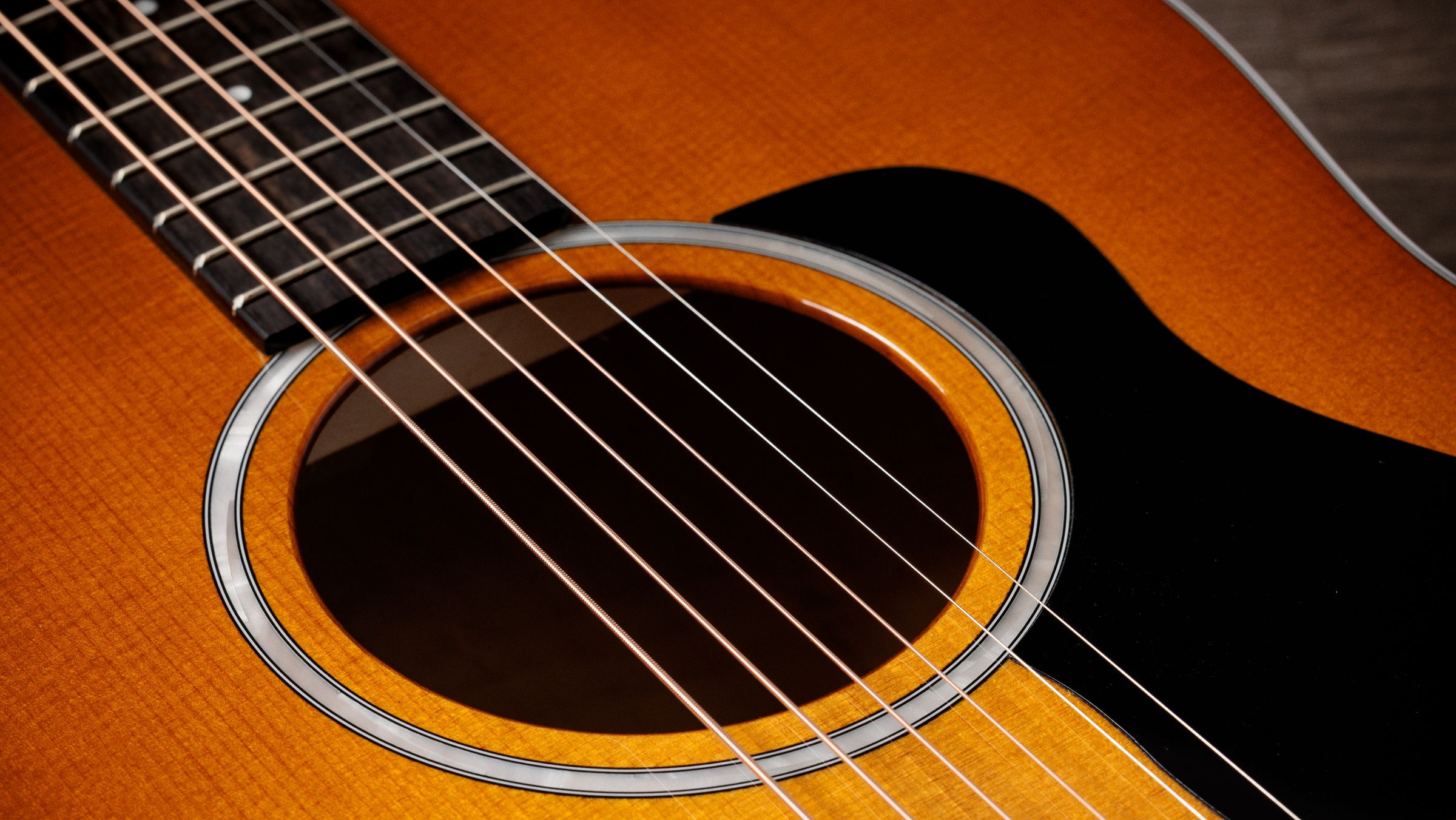 TAYLOR 217e Plus Special Editon Honeyburst