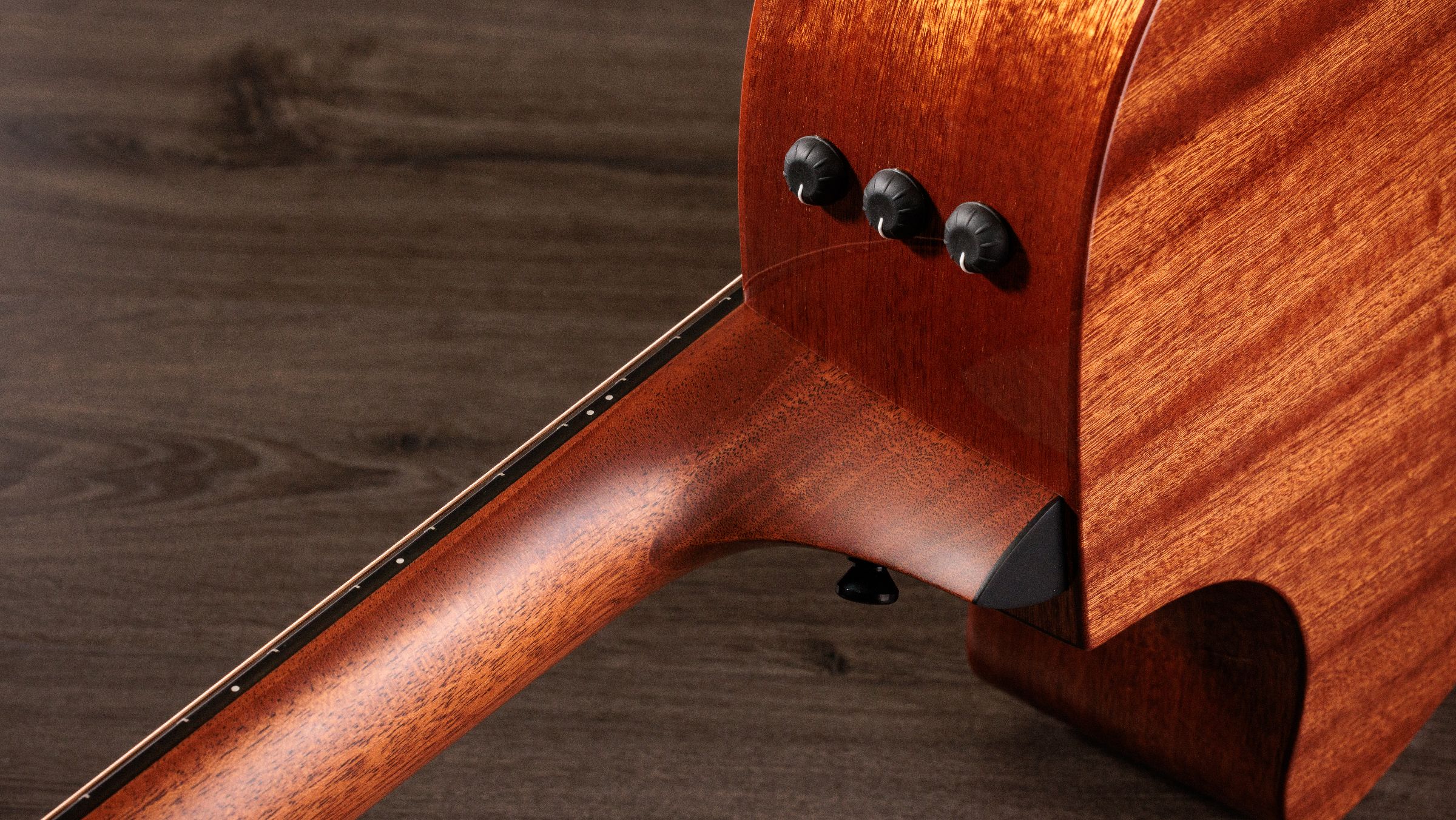 TAYLOR 324ce Studio Special Edition,Sapele/Maho,SEB Top