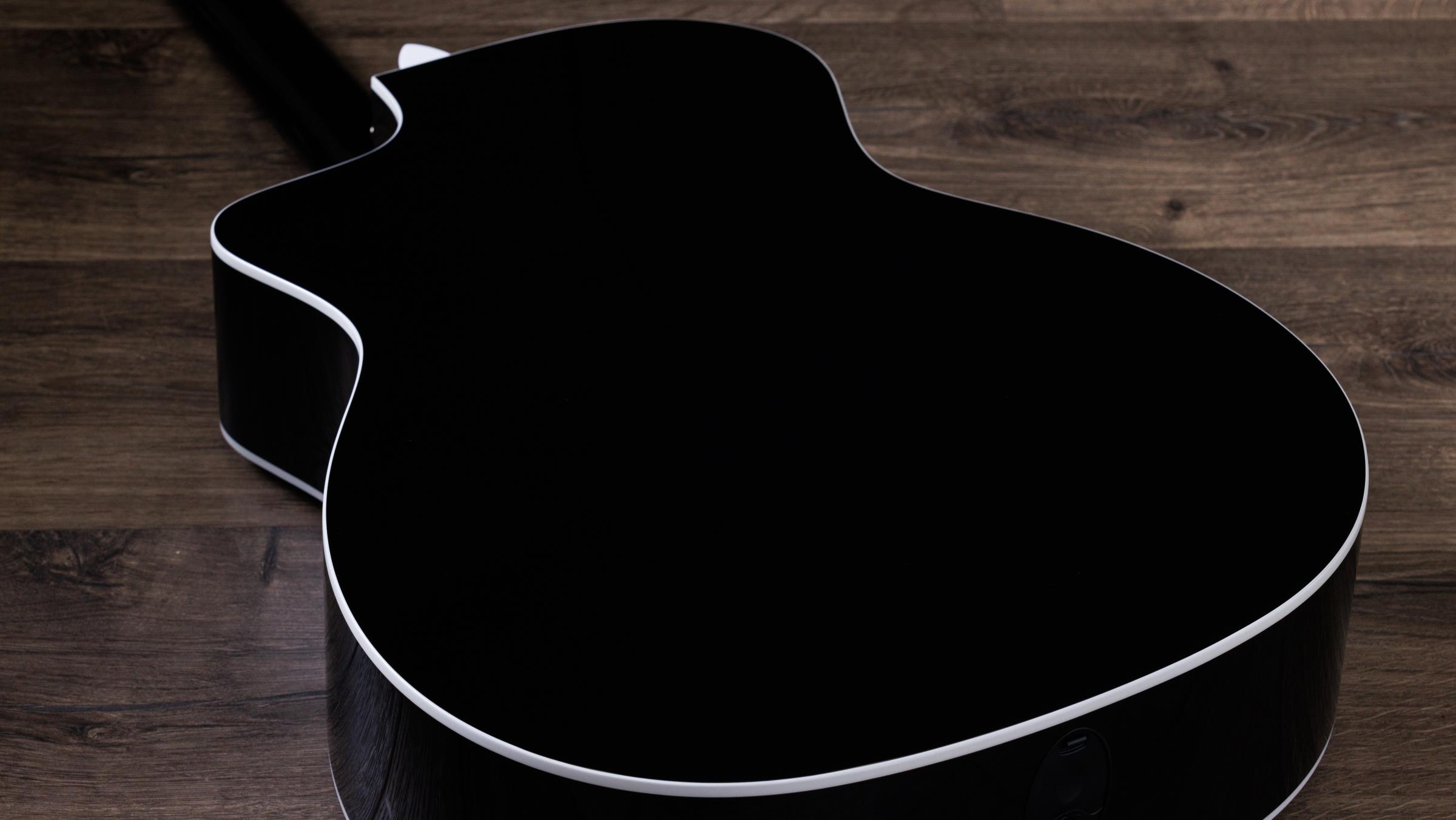 TAYLOR 214ce-BLK Plus TAYLOR 214ce-BLK Plus